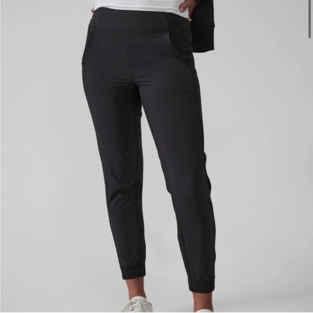 Athleta Brooklyn Jogger in Black Size 8